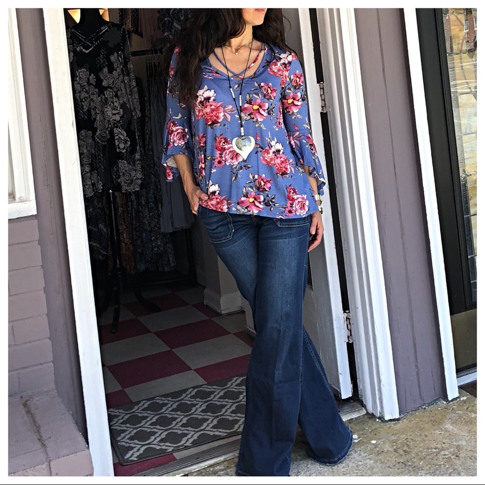 Bell sleeves print top - Picture 2 of 8